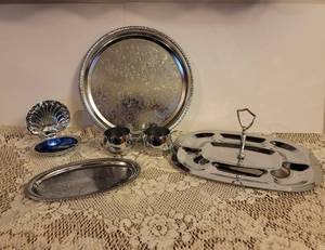 lot 165 image: Silver Colored Platters and Serving Dishes