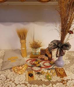 lot 166 image: Wheat Weaving Decor