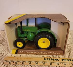 lot 171 image: NIB John Deere 1953 Model D Tractor Diecast Metal 116 Scale Blueprint Replica Toys No. 5596