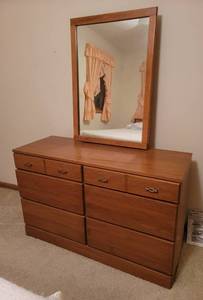 lot 209 image: Very Nice Vintage Dresser (Matches lot 208)