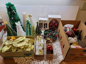 lot 221 image: Christmas Craft Decor, Bows, Candlesticks, and Ornaments