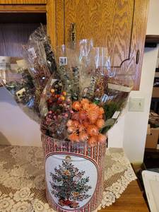 lot 252 image: Dried Flowers