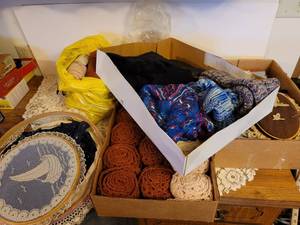 lot 256 image: Yarn and Craft Supplies