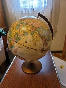 lot 261 image: 12 Globe