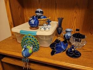 lot 270 image: Blue Home Decor (Tote Included)
