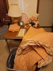 lot 271 image: Peach Queen Size Bead spread and Home Decor (Tote Included)