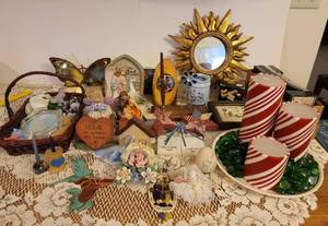 lot 300 image: Home Decor