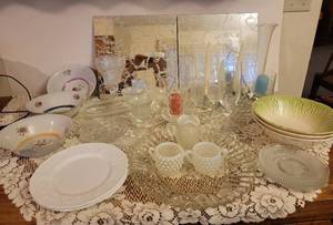 lot 303 image: Glassware