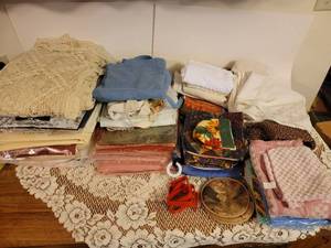 lot 305 image: Table Linens