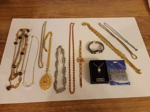 lot 317 image: Jewelry