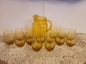 lot 320 image: Amber Pitcher 14 Glasses