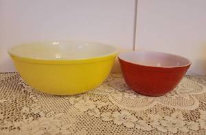 lot 323 image: 2 Piece Pyrex Bowls in Primary Colors (colors are bright)