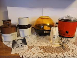 lot 326 image: Vintage Rival Crockpot, Westbend Popcorn Popper, Hand Mixer, Moulinex Dough Works (works with lot 364)