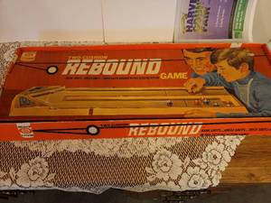 lot 330 image: Vintage 2 Cushion Rebound Game