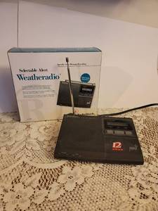 lot 338 image: Radio Shack Selectable Alert Weather Radio (works)