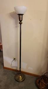 lot 341 image: Floor lamp with 3 way light