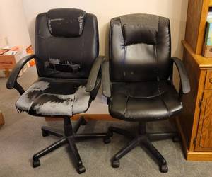 lot 342 image: 2 Computer Desk Chairs