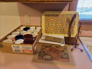 lot 347 image: Microwave Cooker, Vintage Tin Tray, Coffee Mugs, Banana Tree, Glass Cutting Board