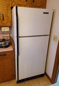lot 356 image: Kitchen Aid Refrigerator (works)