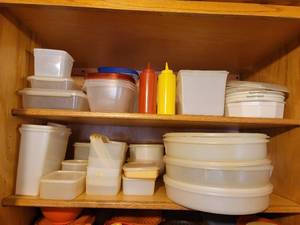lot 359 image: Vintage Tupperware, Anchor Hocking, and other Storage Bowls (BRING YOUR OWN BOXES)