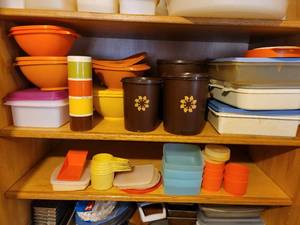 lot 360 image: Vintage Tupperware (BRING YOUR OWN BOXES)