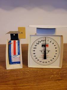 lot 371 image: 2 Vintage Kitchen Scales