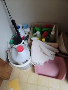 lot 382 image: Cleaning Supplies