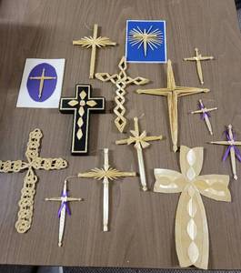 lot 388 image: Handmade Wheat Weaving Decor (Crosses)