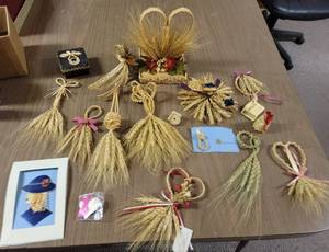 lot 392 image: Handmade Wheat Weaving Decor