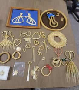 lot 397 image: Handmade Wheat Weaving Decor