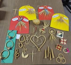 lot 399 image: Handmade Wheat Weaving Decor