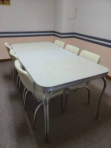 lot 411 image: Vintage Table and 6 Chairs (see pics for minor damage to chairs) 6long with 2 leaves in place (located in basement)