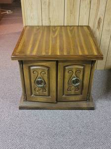 lot 418 image: End Table 27 x 27 x 22 located in basement