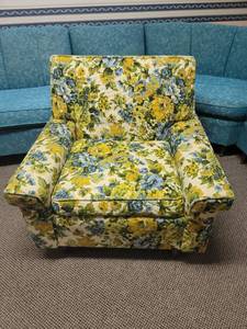 lot 421 image: Vintage Chair (Located in basement)