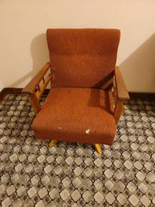 lot 432 image: Vintage Rocking Chair Located in Basement
