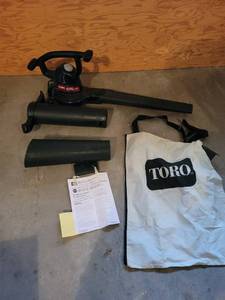 lot 442 image: Toro Rake and Vac Blower (Works Well)