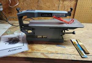 lot 452 image: Delta 15 Scroll Saw Serial # 8848 (Works)