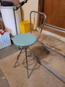 lot 489 image: Stool