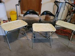lot 492 image: 3 Vintage TV Trays and 2 Chairs on Wheels