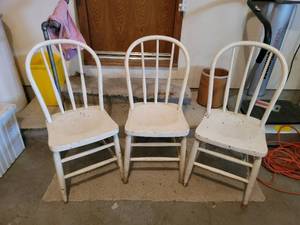 lot 498 image: 3 Vintage Wooden Chairs
