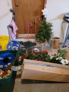 lot 499 image: Christmas Decor