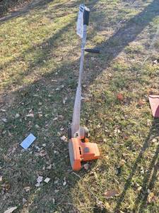 lot 506 image: Black & Decker Deluxe Heavy Duty Electric Edger