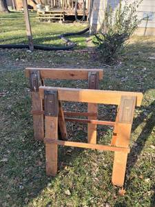 lot 509 image: 2 Sawhorses