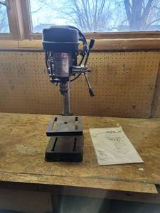 lot 513 image: Duracraft Drill Press Model 40850