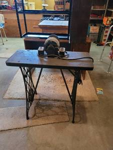 lot 523 image: Emerson Electric Grinder Mounted on Iron Sewing Machine Base