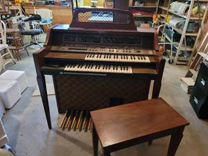 lot 524 image: Baldwin Electric Organ and Bench