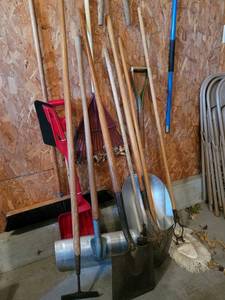 lot 526 image: Yard Tools
