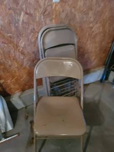 lot 527 image: 4 Metal Folding Chairs