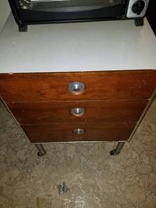 lot 10 image: Metal roll around cart