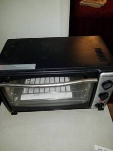 lot 11 image: Toaster oven